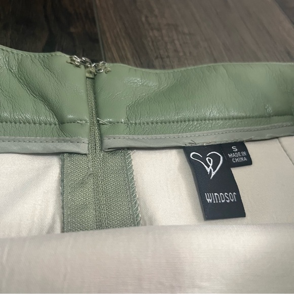 WINDSOR - High Rise Slit - Mini Skirt - Green - Women’s S - Picture 9 of 10
